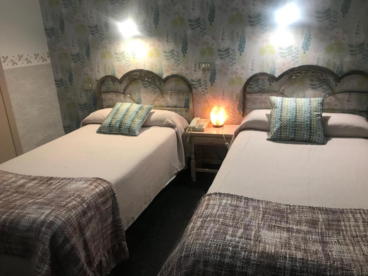 Hostal Pirineos Barbastro Exteriér fotografie