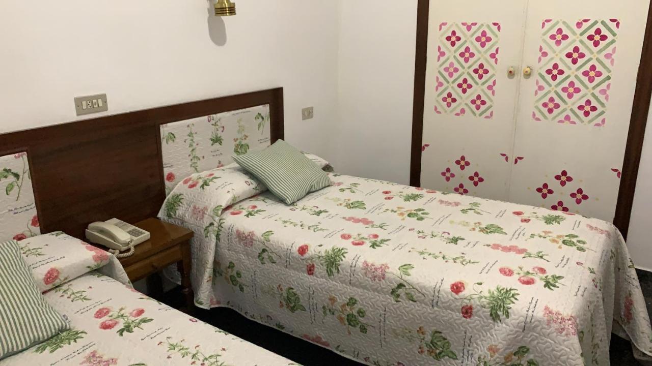 Hostal Pirineos Barbastro Exteriér fotografie